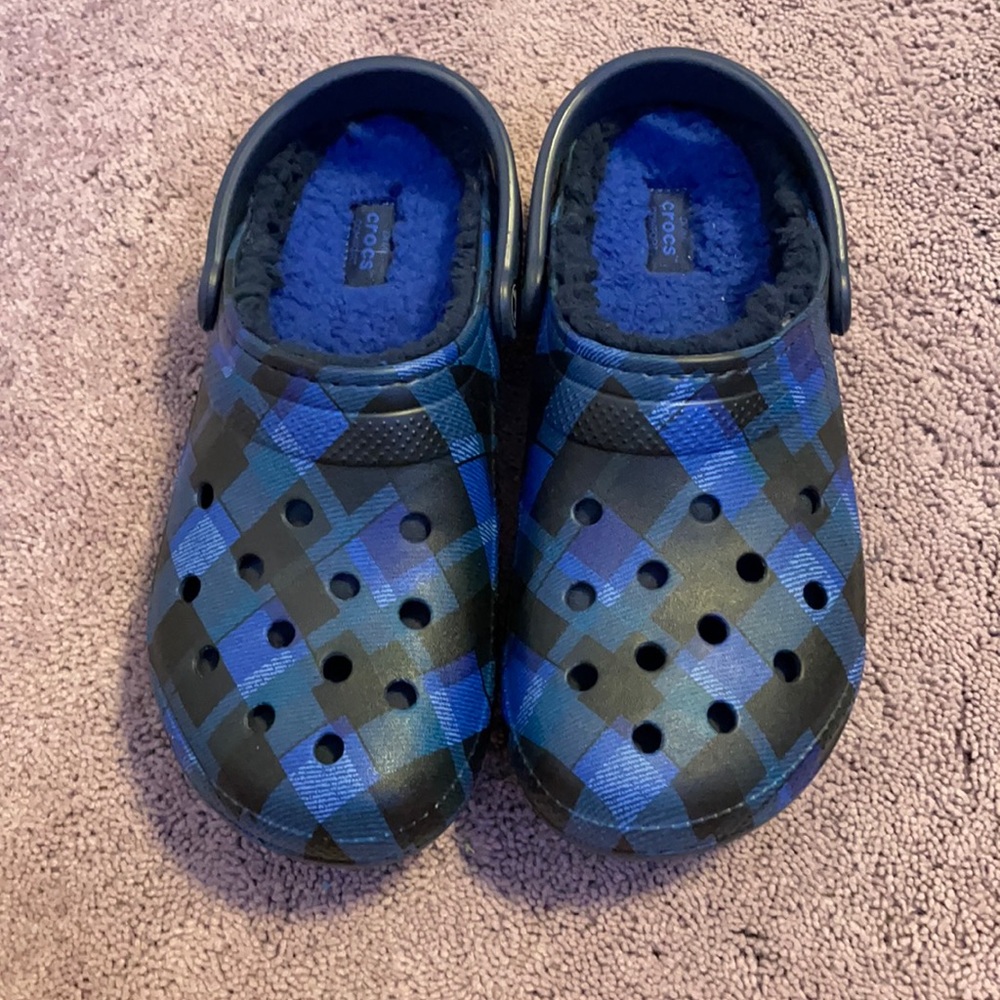 COPY - Fuzzy crocs